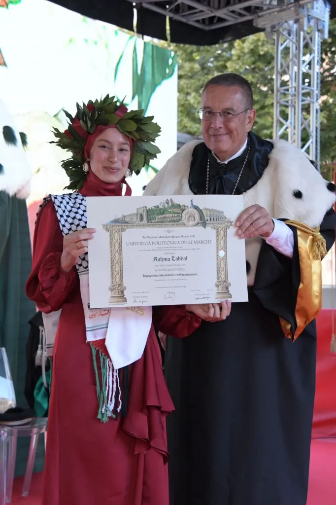Rahma Tabbl e Gianluca Gregori durante la laurea a Univpm