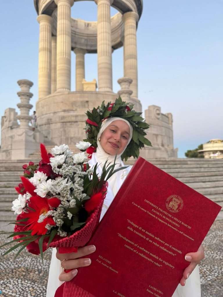 Rahma Tabbl con la sua tesi ad Ancona