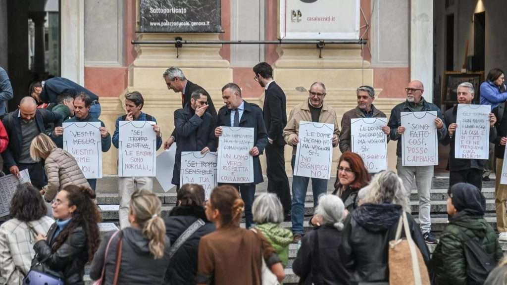 Flash mob in piazza De Ferri a Genova, contro la violenza di genere