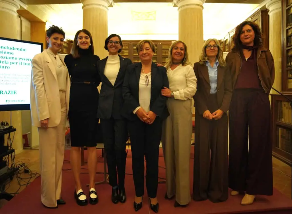Evento Fideuram, da sinistra Sara Fiorini, l'avvocata Alessia Fermani, Cecilia Pasquali, Pisana Vecchiotti, Monica Micozzi, Romina Leombruni e Alessandra Pierini