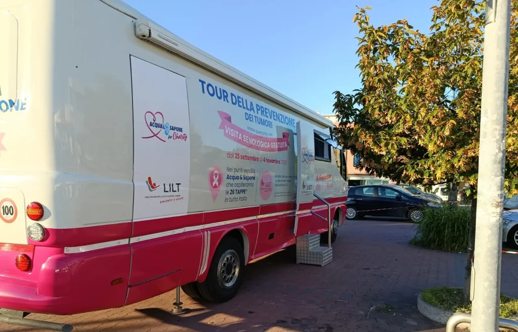 L'ambulatorio mobile del tour di Acqua & Sapone a Falconara