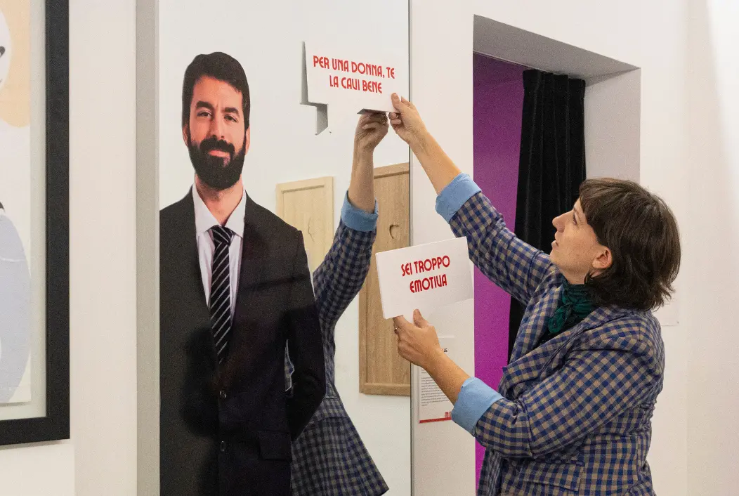 Specchio del mansplaining al museo del Patriarcato