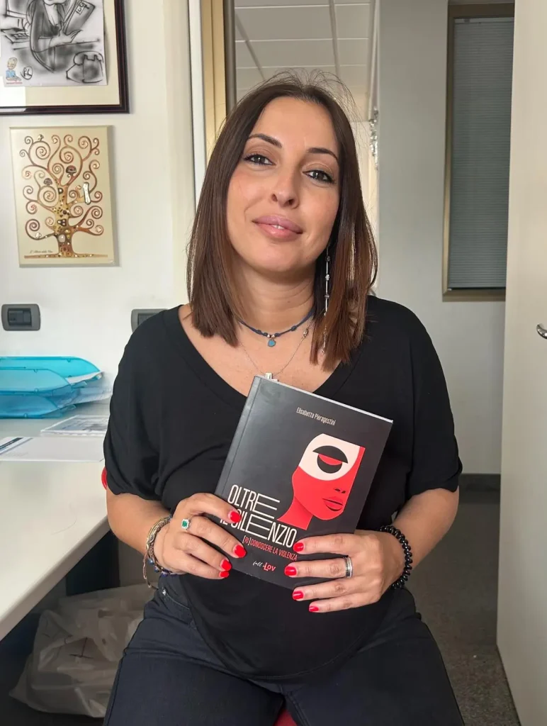 Elisabetta Pieragostini con il suo nuovo libro