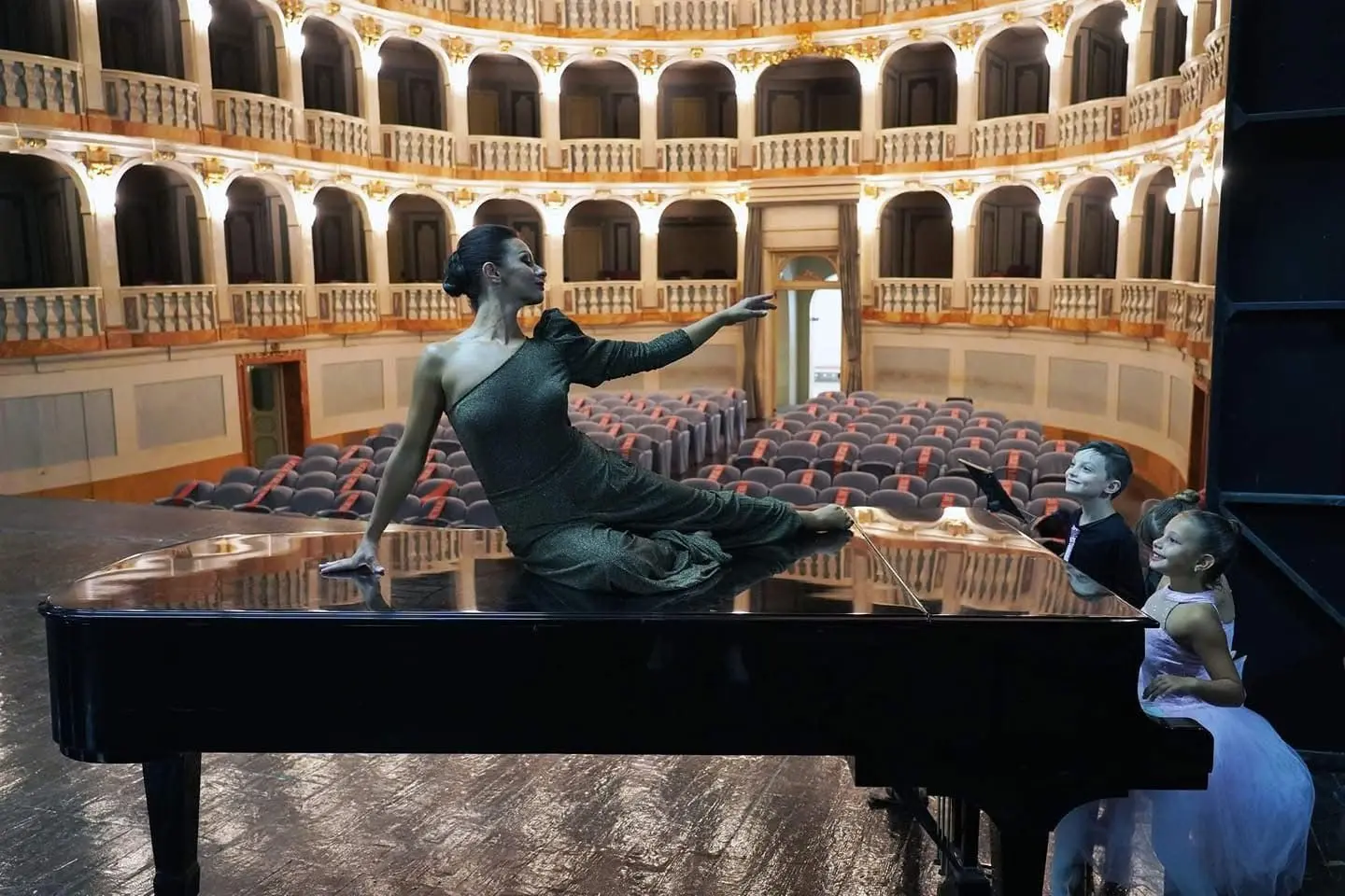 Olta Shehu sul palco a Macerata