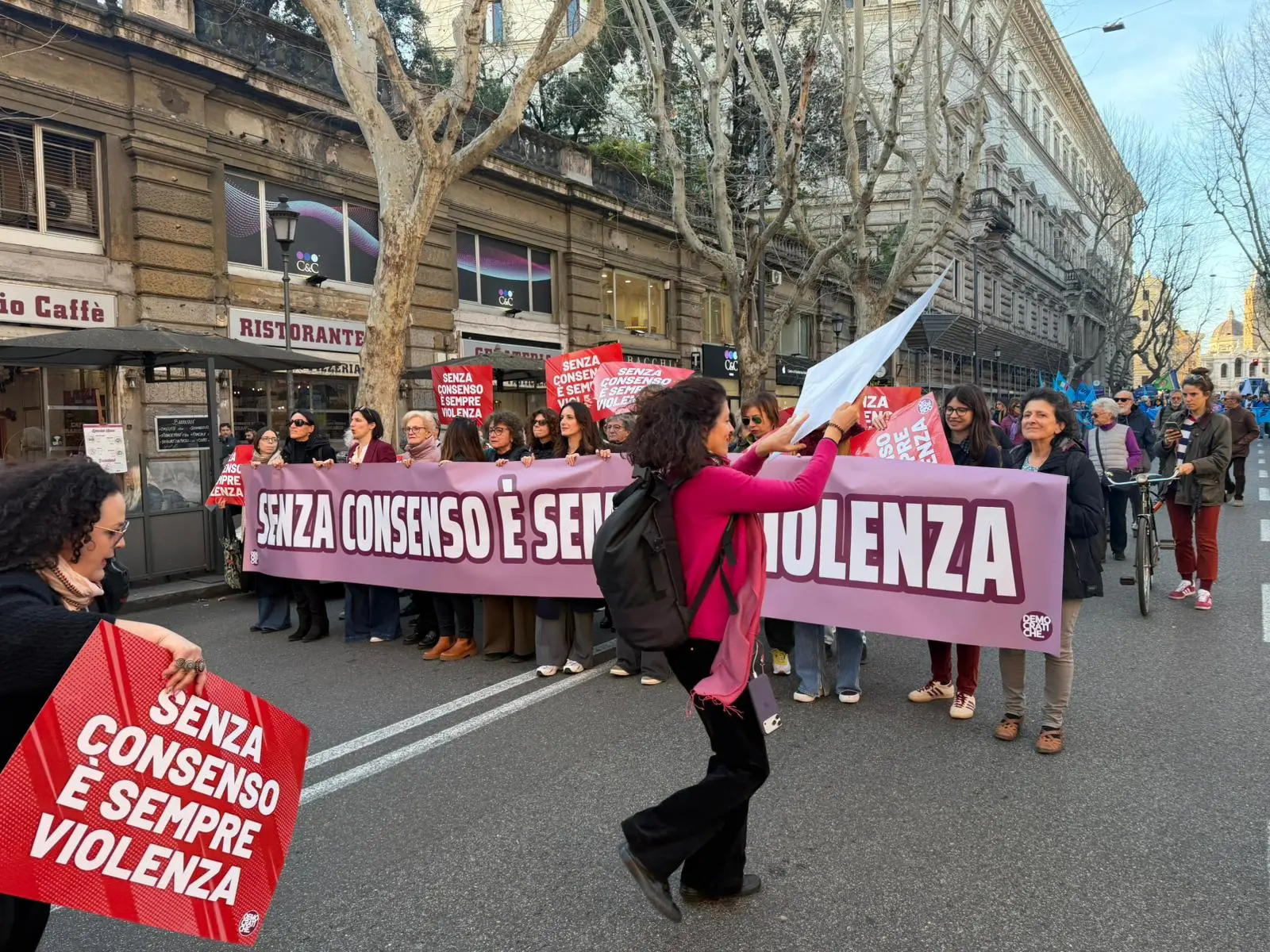 Il corteo per il consenso a Roma