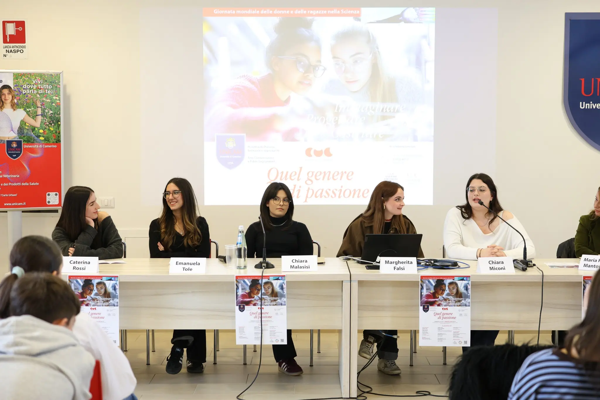 Ragazze raccontano a Unicam la loro esperienza con la scienza