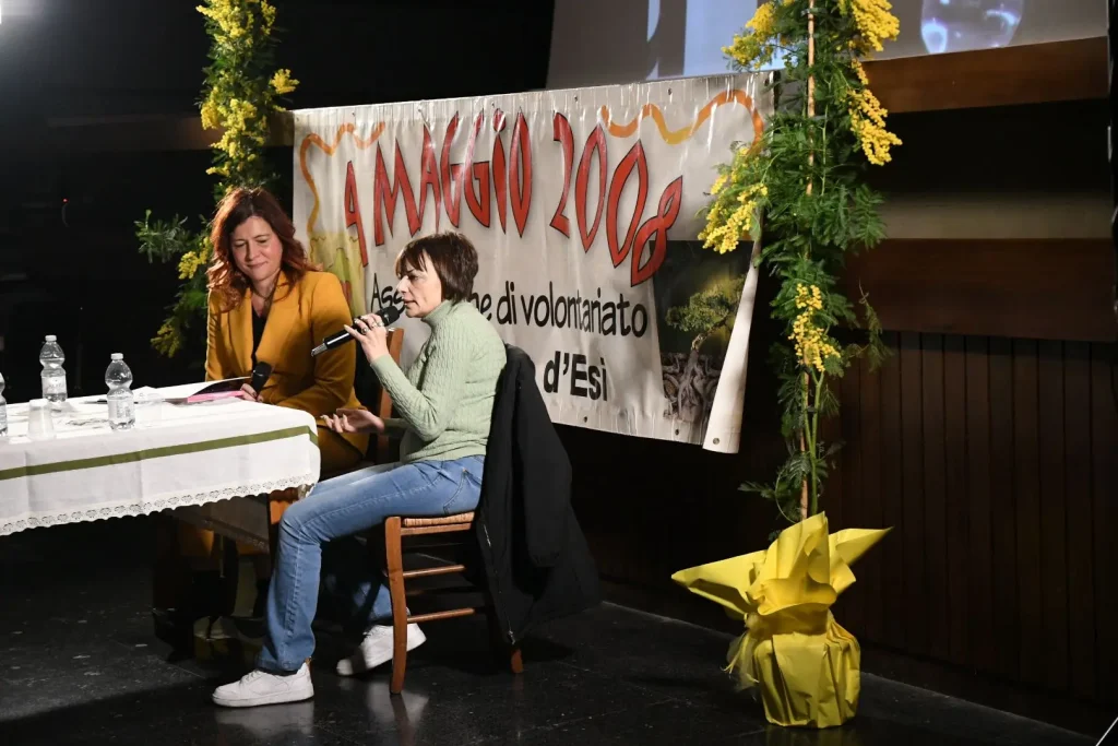 Teresa Manes durante l'incontro a Fabriano