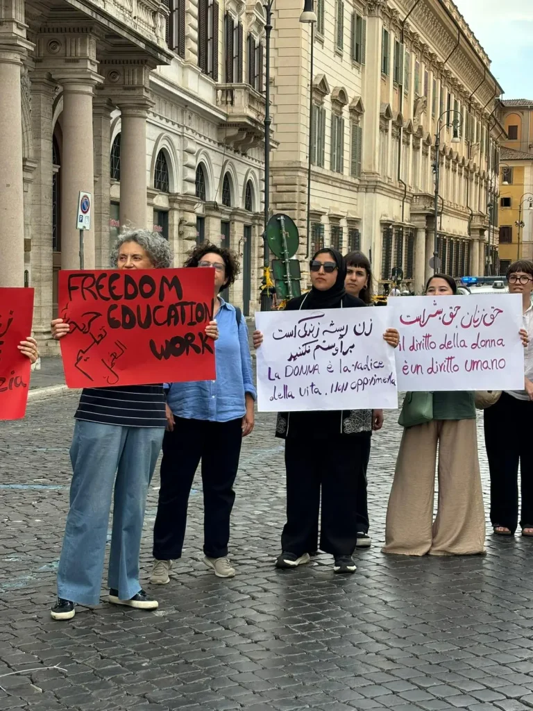 Il presidio a Roma voluto da Pangea per testimoniare la sofferenza delle donne afghane