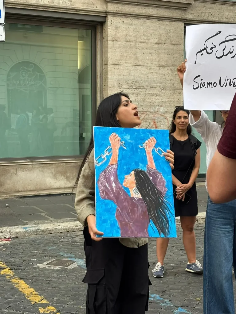 Il presidio a Roma voluto da Pangea per testimoniare la sofferenza delle donne afghane