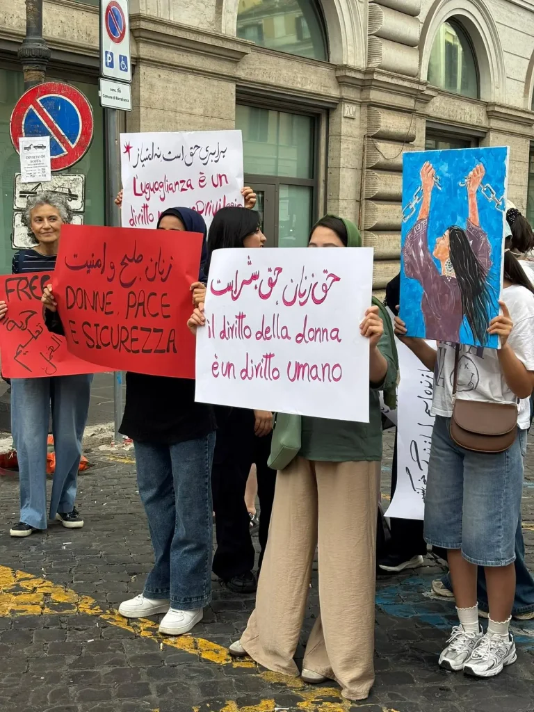 Il presidio a Roma voluto da Pangea per testimoniare la sofferenza delle donne afghane