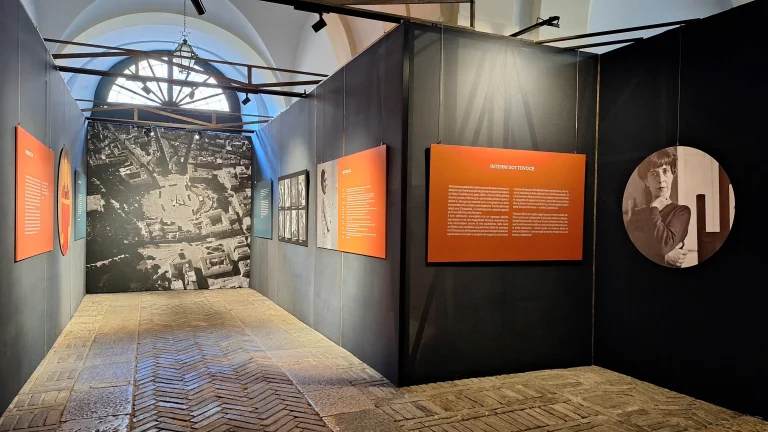 L'ingresso alla mostra su Katy Castellucci