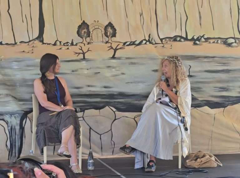 Erika Maderna intervistata da Loredana Lipperini sul palco della tenda Tolkien al Montelago Celtic Festival