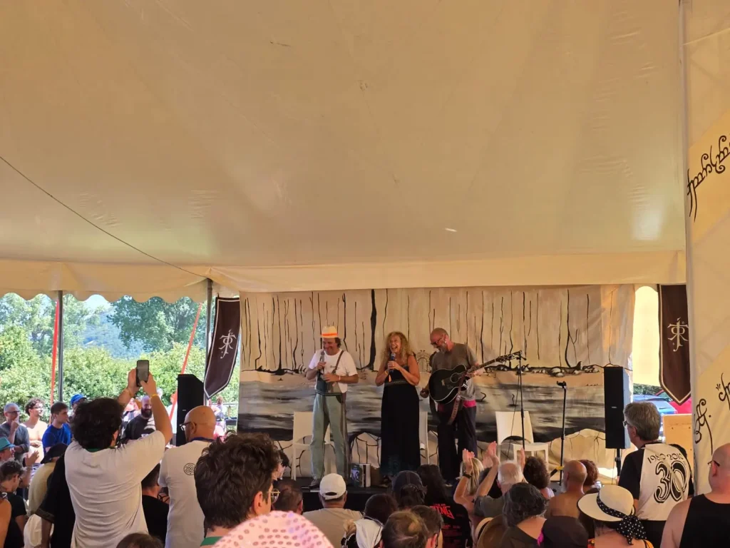 Loredana Lipperini con Maurizio Serafini e Luciano Monceri, ideatori del Montelago Celtic Festival