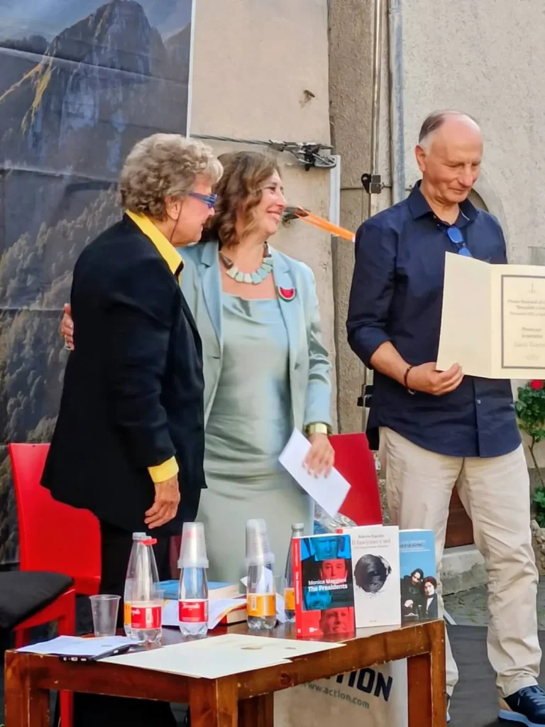 Lucia Tancredi e Dacia Maraini durante la premiazione