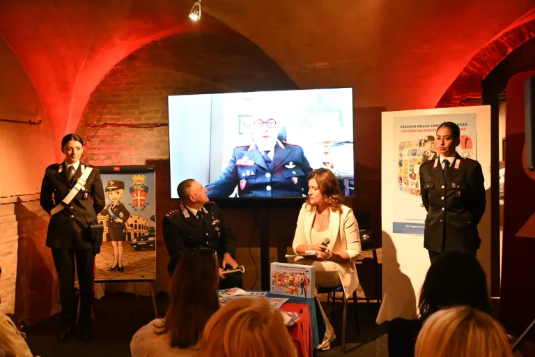 La presentazione del gioco da tavola dei carabinieri per un viaggio di consapevolezza contro la violenza di genere
