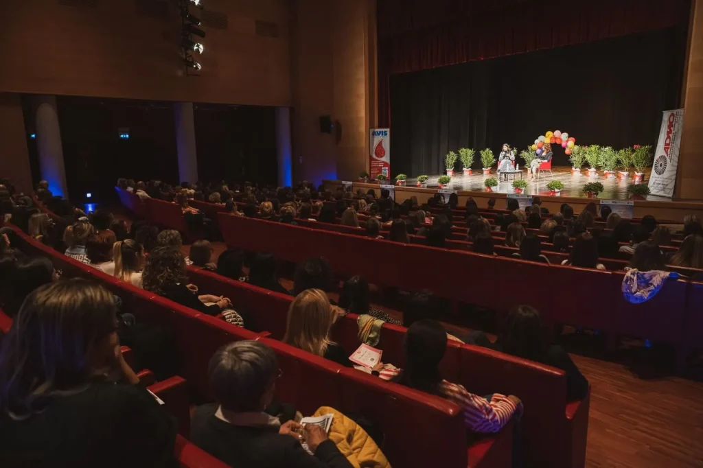 Ginecologa Calcagni nel teatro delle Api di Porto Sant'Elpidio